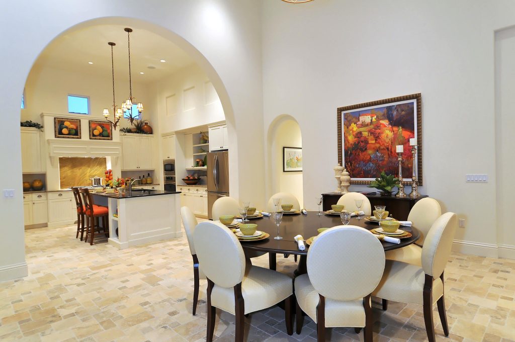 Round Dining Table to Decorate Your Home